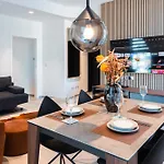 Luxury Little Gem Mercury Tower W Rooftop Pool By Arco Collection *
