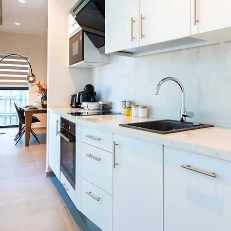 Luxury Little Gem Mercury Tower W Rooftop Pool By Arco Collection Appartement