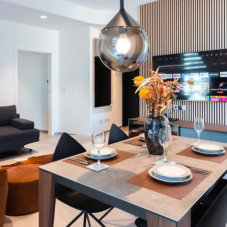 Luxury Little Gem Mercury Tower With Rooftop Pool By Arcobnb *