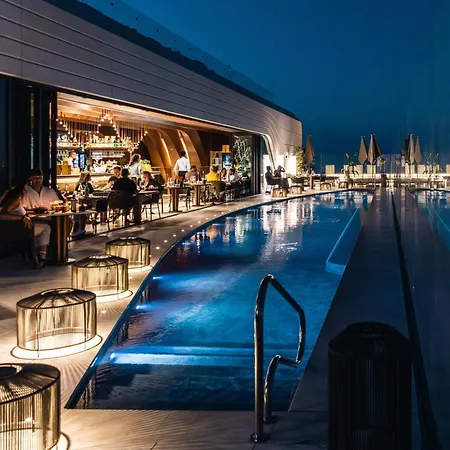 Luxury Little Gem Mercury Tower W Rooftop Pool By Arco Collection *