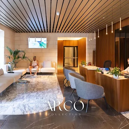 Luxury Little Gem Mercury Tower W Rooftop Pool By Arco Collection Appartement