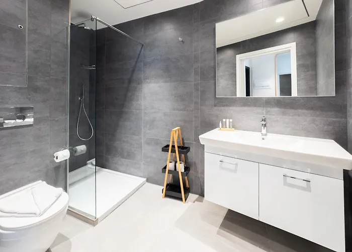 Luxury Little Gem Mercury Tower W Rooftop Pool By Arco Collection アパート