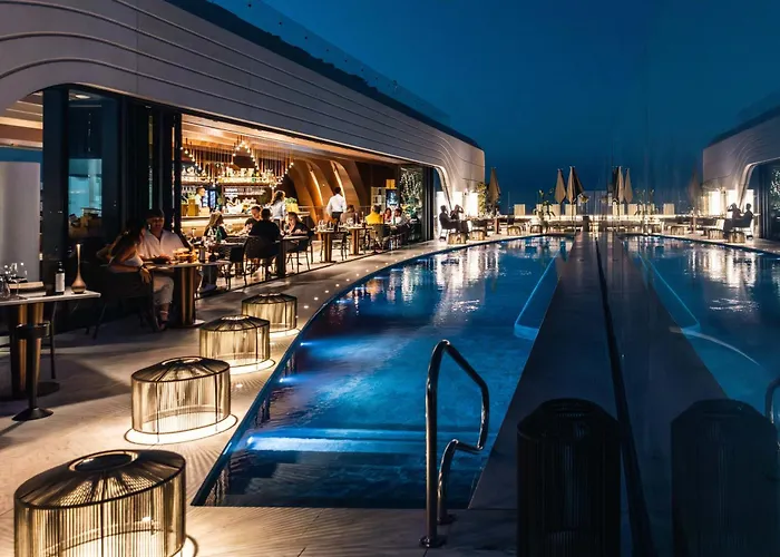 Luxury Little Gem Mercury Tower W Rooftop Pool By Arco Collection *